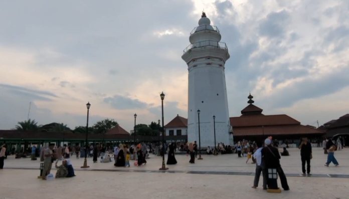 Wisata Religi Kesultanan Banten Diserbu Pengunjung