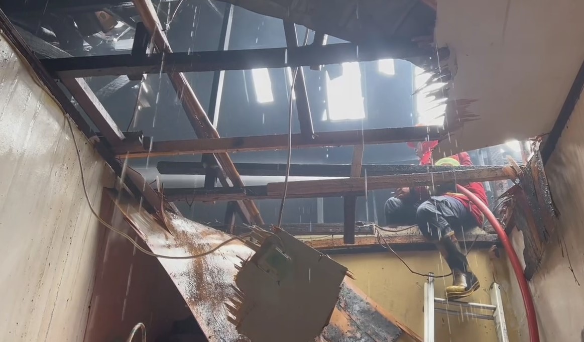 Kebakaran hanguskan empat rumah di Kota Serang (Bantentv.com/ Imron)