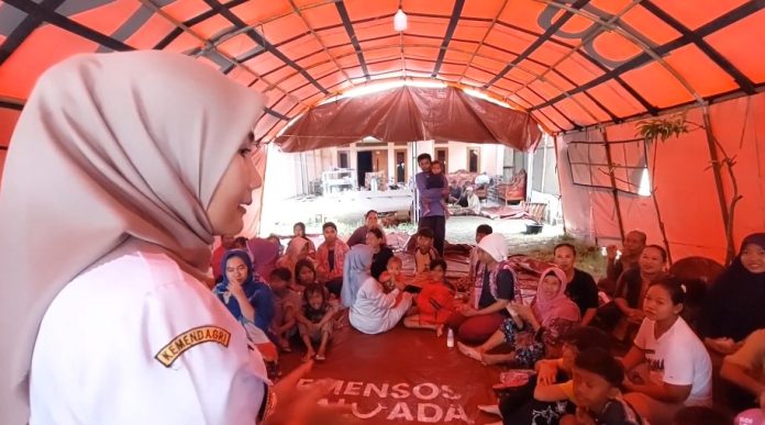 Ratusan Warga Binuang masih bertahan di pengungsian (Bantentv.com/ Riki)