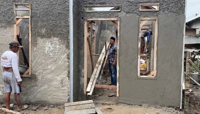 Rumah Tidak Layak Huni (RTLH) di Desa Cisait kini telah dibangun (Bantentv.com/ Riki)