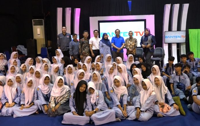 150 siswa SMK Al Falah Madani mengunjungi Banten TV (Bantentv.com)