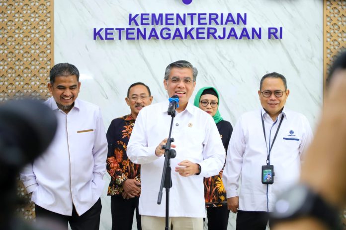 Menteri Ketenagakerjaan (Menaker) Yassierli: THR wajib cair paling lambat H-7 Lebaran (Kemnaker RI)
