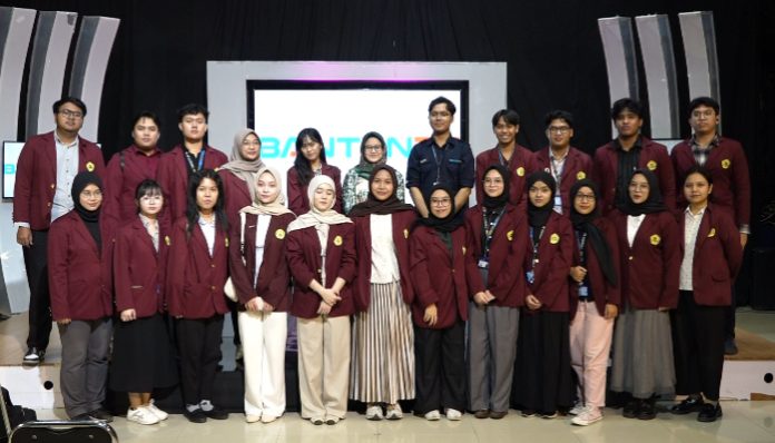 Puluhan mahasiswa FKIK UNTIRTA belajar proses produksi siaran televisi di Banten TV (Banten TV)