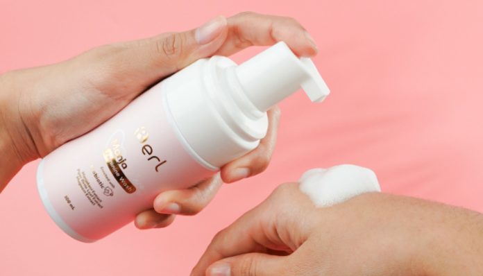 B Erl manjacare feminine wash membantu menjaga keseimbangan pH.