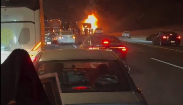 Bus jemaah umrah Indonesia terbakar dalam perjalanan Mekkah Madinah