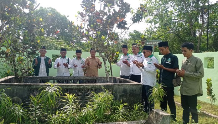 GEMA MA Banten Ziarah ke Makam Pendiri Mathla’ul Anwar