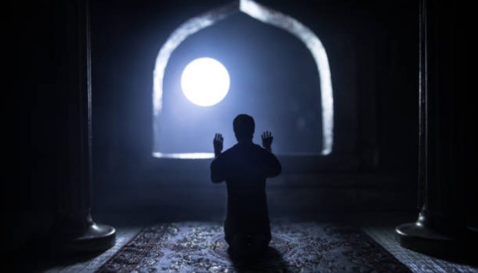 Ilustrasi salat gerhana bulan (Foto/iStockphoto)