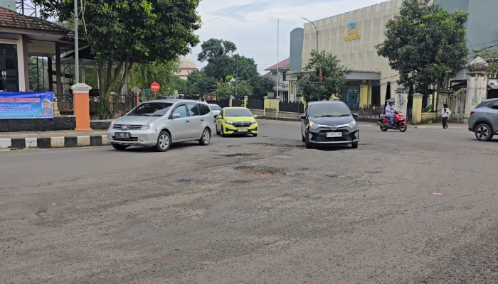 Jalan Protokol di Pandeglang Masih Dipenuhi Lubang