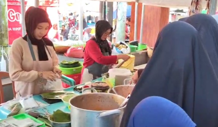 Ketan Bintul Ibu Jejen, Legenda Kuliner Ramadhan yang Bertahan 30 Tahun