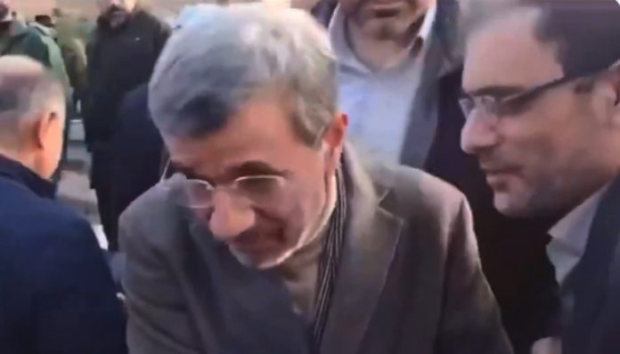 Mahmoud Ahmadinejad disebut terlihat dalam video yang beredar luas di media sosial.