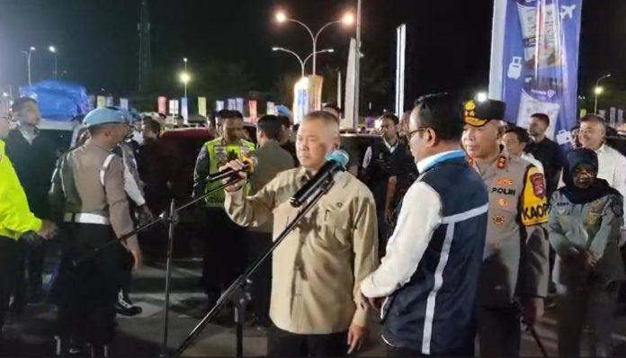 Menhub Dudy Purwagandhi memantau langsung puncak arus mudik di Pelabuhan Merak