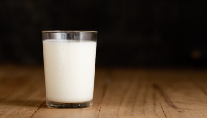 Susu dipercaya dapat memberikan rasa kenyang lebih lama karena kandungan proteinnya yang tinggi.