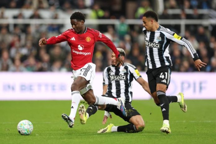 Bermain dengan 10 Pemain, Newcastle Tumbangkan Manchester United 2-1.