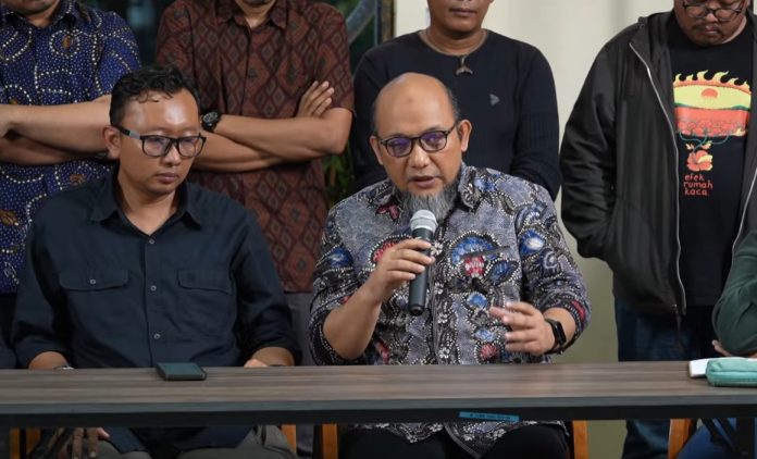 Konferensi pers penyerangan aktivis Andrie Yunus (Foto: YouTube/ Yayasan LBH Indonesia)
