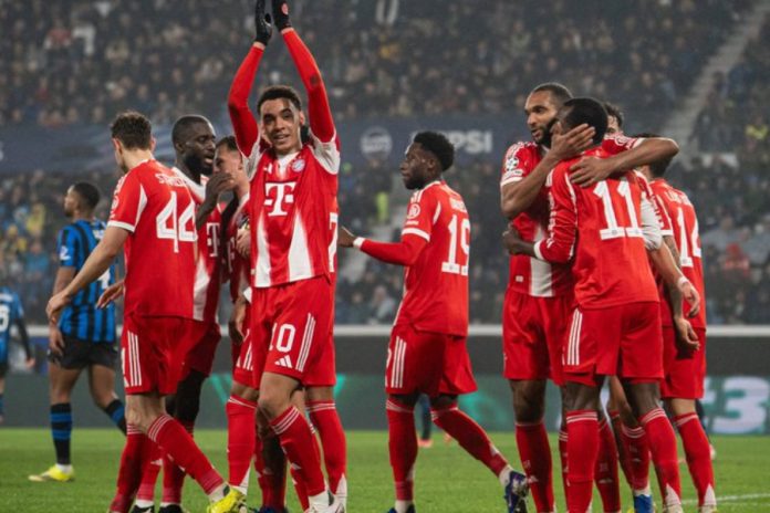 Pemain Bayern Munich merayakan kemenangan telak 6-1 atas Atalanta pada leg pertama 16 besar Liga Champions.