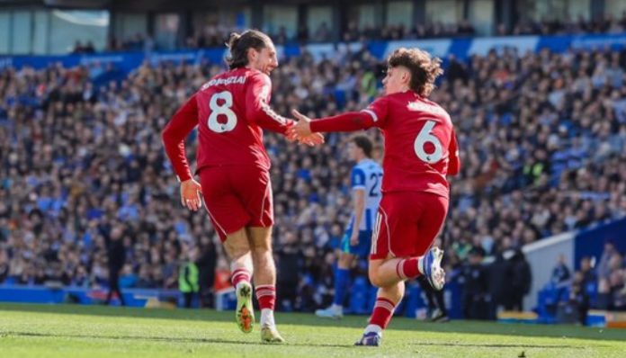 Pemain Liverpool melakukan selebrasi setelah mencetak gol ke gawang Brighton
