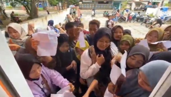 Ratusan Warga Lebak Terima Bantuan PKH dan BPNT Tahap Pertama 2026
