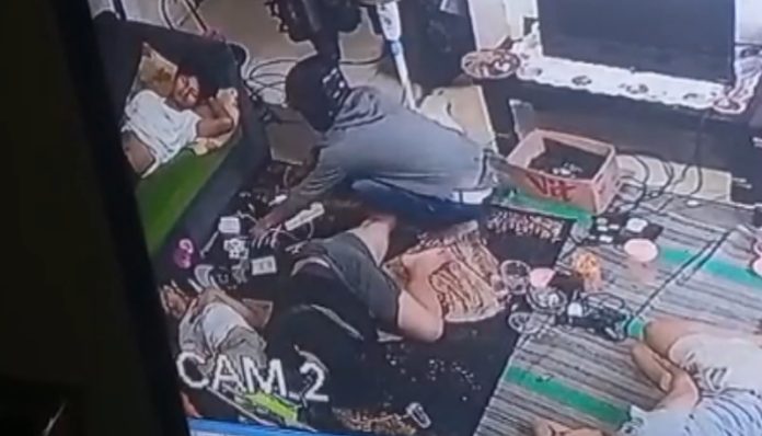 Rekaman CCTV yang memperlihatkan maling hp di Pondok Aren Tangsel