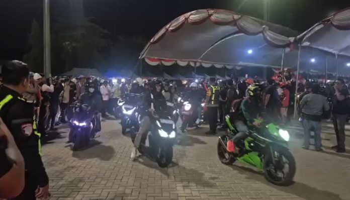 Ribuan pemudik sepeda motor memadati Pelabuhan Ciwandan untuk menyeberang ke Sumatra