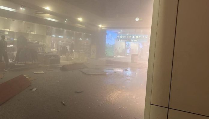 Kondisi Bandara Internasional Dubai (DXB) usai insiden yang dilaporkan terkait serangan Iran. (Cuplikan video: X/@MiddleEast_Eng)