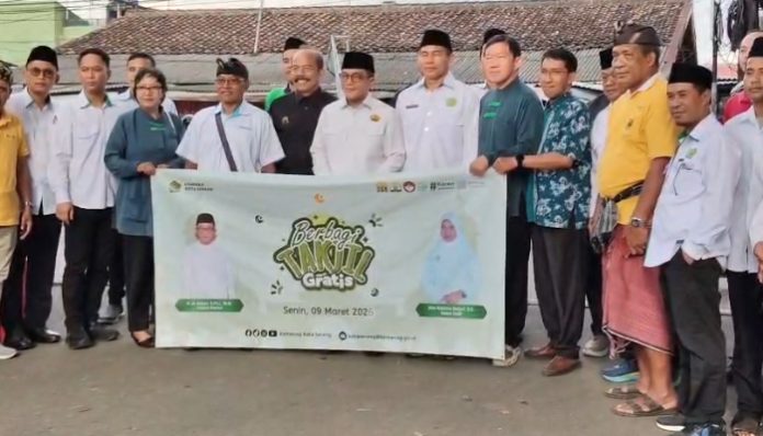 Tokoh Lintas Agama di Kota Serang Bagikan Takjil Gratis