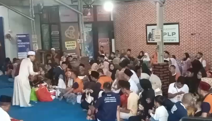 Momen Haru Ramadhan, Warga Binaan Lapas Serang Buka Puasa Bersama Keluarga