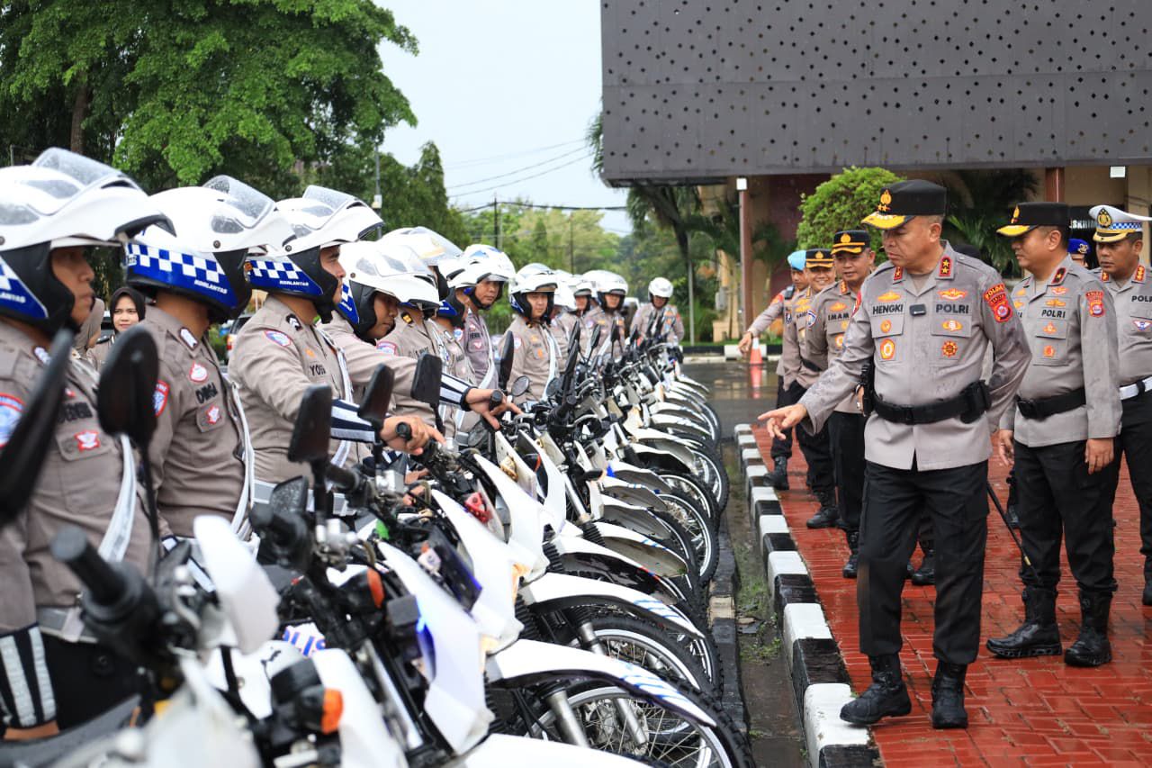 Kapolda Banten mengecek kesiapan kendaraan operasional Jelang Operasi Ketupat Maung 2026 (Foto: Bantentv.com/ Imron)