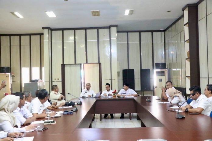 Disporapar Kabupaten Serang menggelar rapat pastikan kenyamanan wisatawan pada momen libur Lebaran (Foto: Bantentv.com/ Riki)