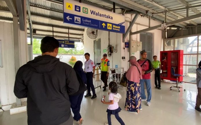 Stasiun Walantaka kota Serang mulai dipadati pemudik local (Foto: Bantentv.com/ Imron)