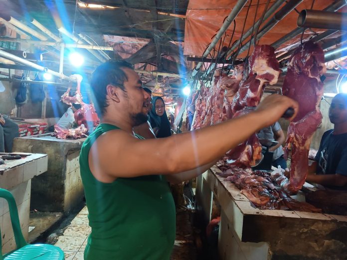 Daging sapi tembus Rp160 Ribu per kilogram di Lebak (Foto: Bantentv.com/ Nano)