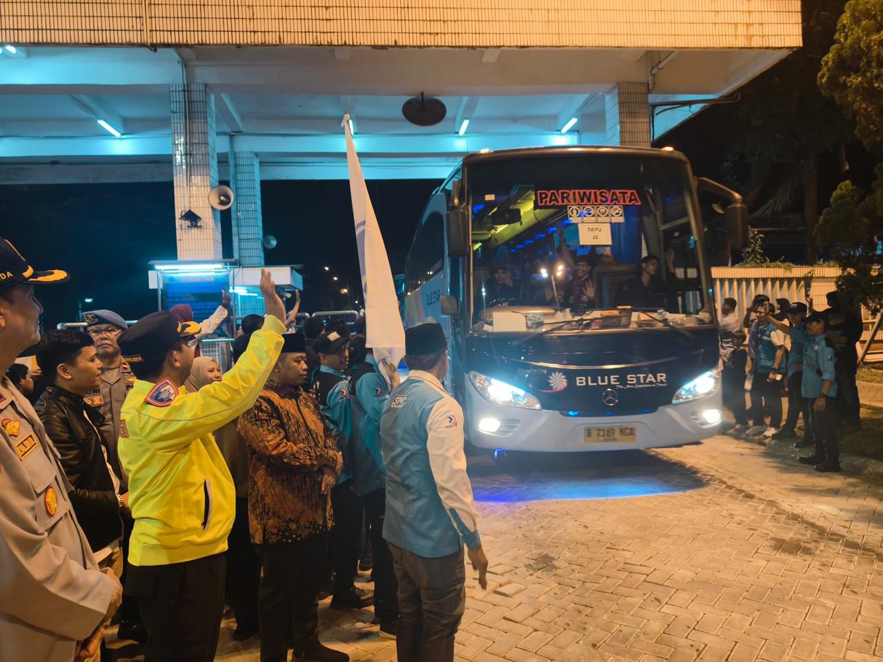 Nikomas Berangkatkan 104 Bus Mudik Gratis untuk Ribuan Pekerja