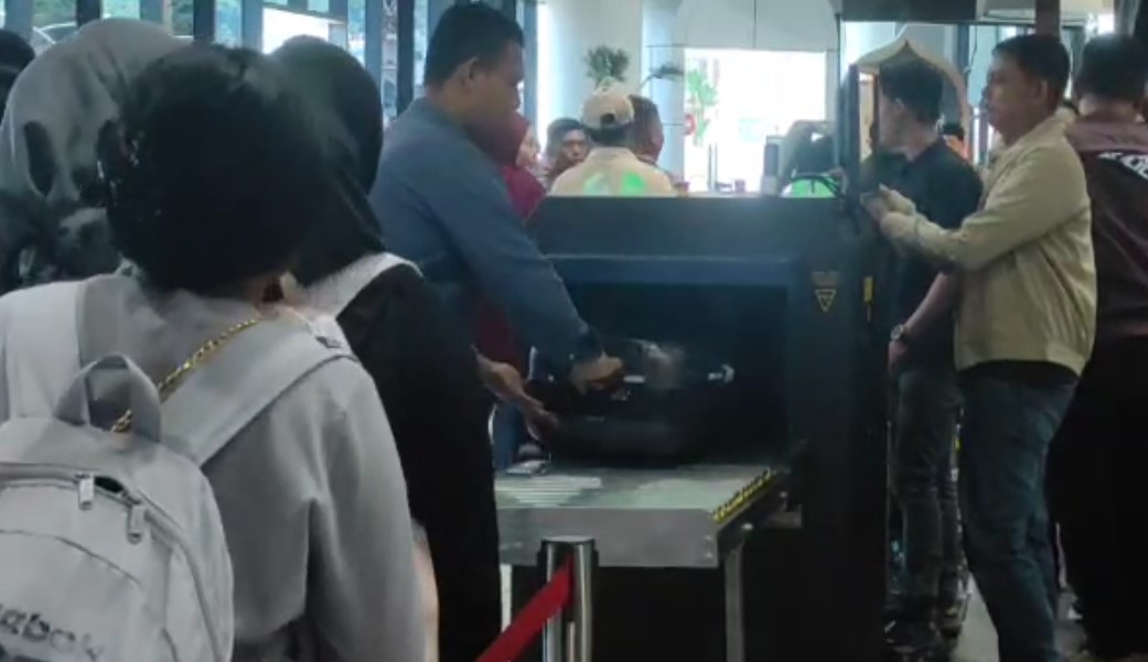 Polda Banten memasang X Ray di kawasan pelabuhan (Foto: Bantentv.com/ Ali)