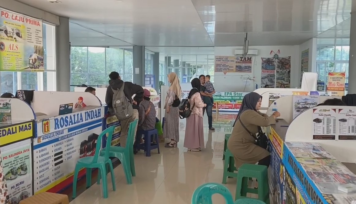 Arus Balik Lebaran Bawa Berkah bagi Agen Bus di Terminal Pakupatan