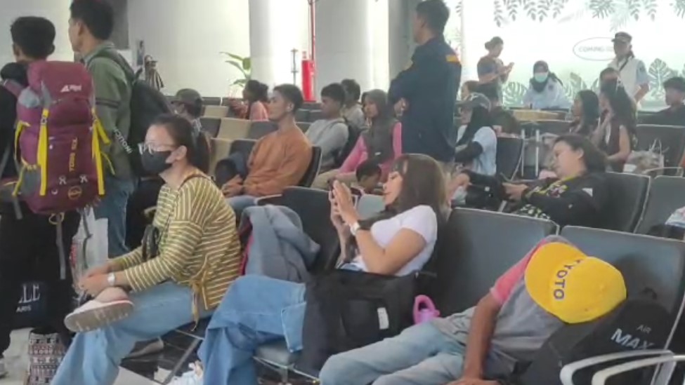 Pemudik pejalan kaki mulai memadati Pelabuhan Merak (Foto: Bantentv.com/ Ali)
