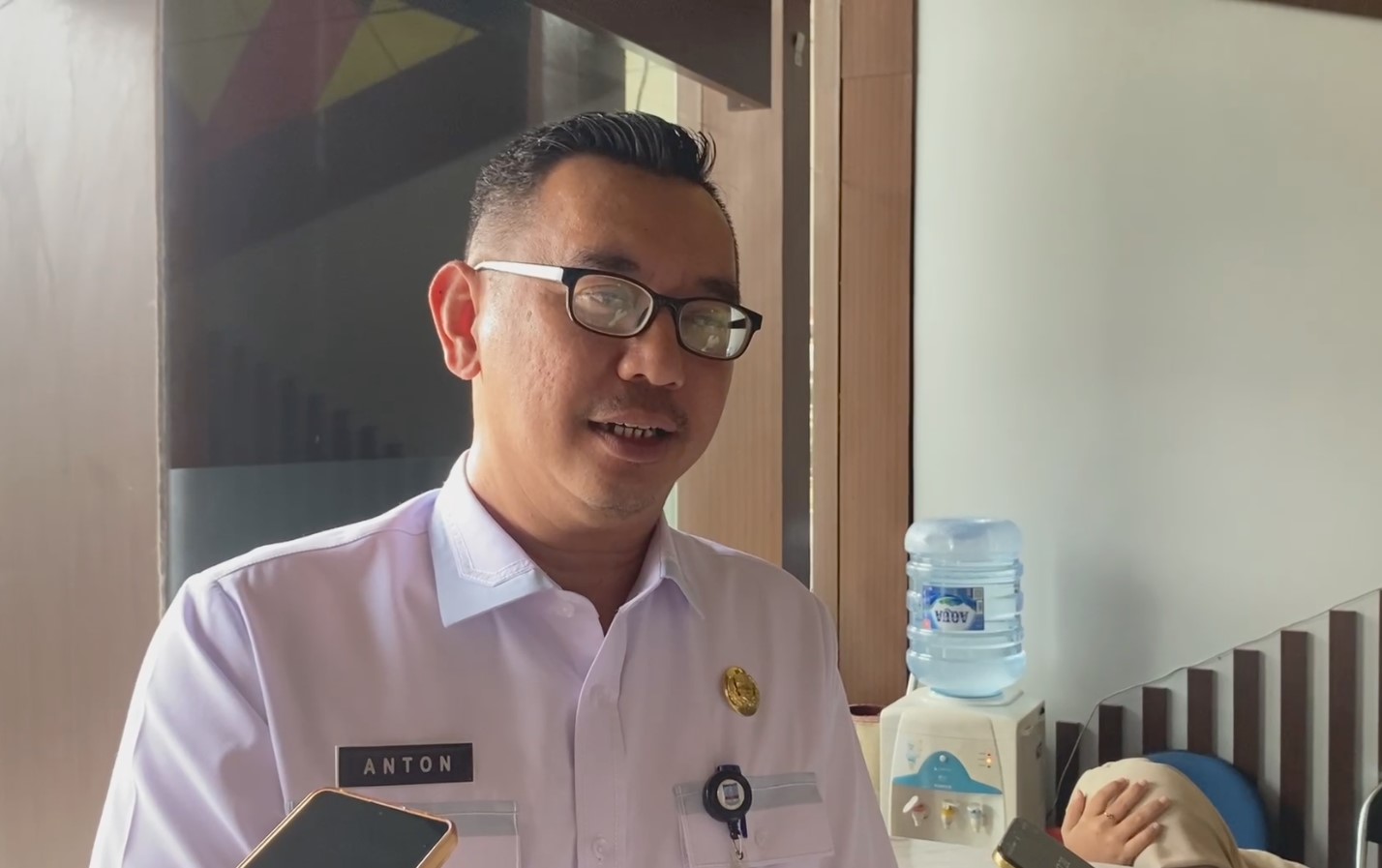 Pelaksana Tugas Kepala Bagian Hukum Setda Kabupaten Serang, Anton Hermawanto (Foto: Bantentv.com/ Riki)