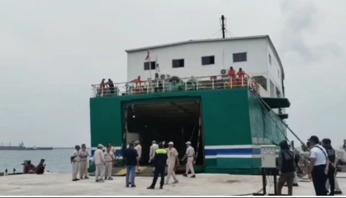 Otoritas pelabuhan melakukan uji coba sandar kapal di dermaga Pelabuhan Bandar Bakau Jaya, BBJ Bojonegara, Kabupaten Serang.