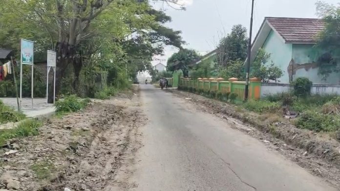 DPUPR Kota Serang mempriorotaskan betonisasi jalan penunjnag ekonomi dan ketahanan pangan (Foto: Bantentv.com/ Jaya)