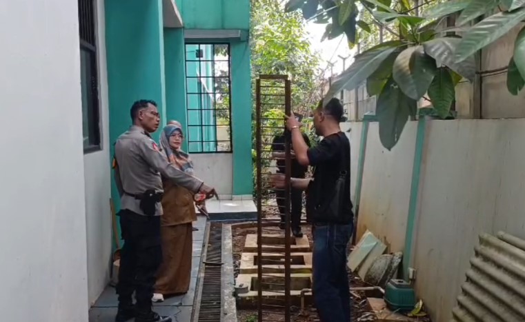 Maling menggasak mesin AC di dua sekolah negeri di Tangsel (Foto: Bantentv.com)