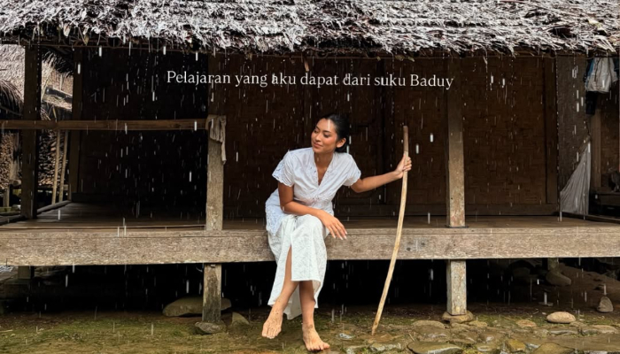 Agnes Rahajeng saat berkunjung ke kawasan masyarakat adat Baduy