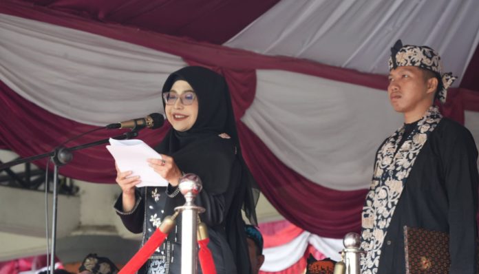 Bupati Pandeglang Dewi Setiani saat memimpin upacara Hari Jadi ke-152 Kabupaten Pandeglang.