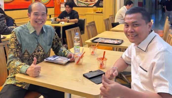 Dirut Radar Banten Group Mashudi (kanan) bersama Direktur PT Pancabudi Idaman Tbk Lukman Hakim (kiri)