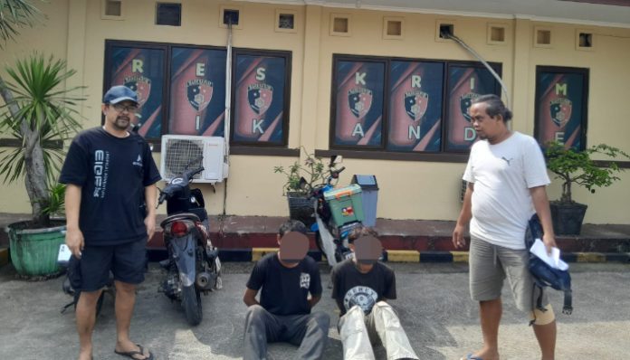 Dua terduga pelaku curanmor diamankan polisi saat hendak menjual motor hasil curian di Kecamatan Cikande, Kabupaten Serang