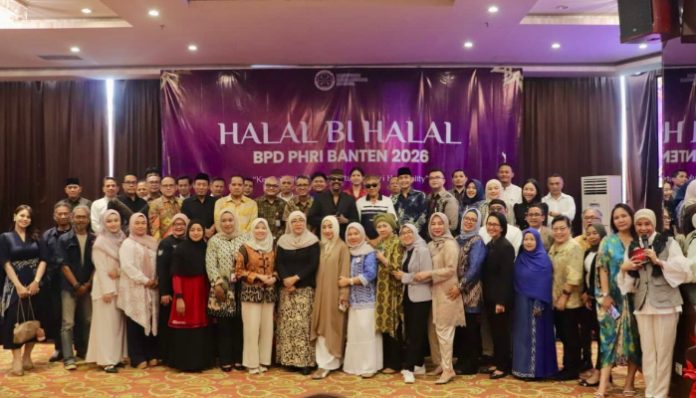 Foto bersama pengurus PHRI Banten dan perwakilan Bank Banten usai kegiatan halal bihalal