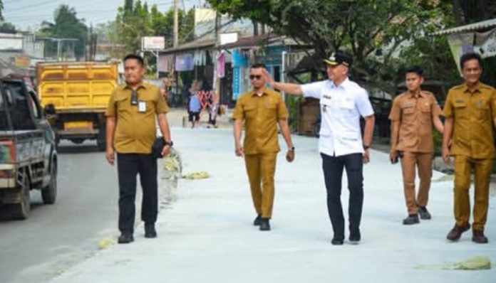 Bupati Lebak meninjau progres perbaikan Jalan Rangkasbitung–Gajrug (Foto: Bantentv.com/ Nano)