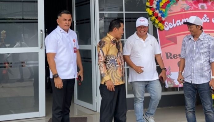 Ketua DPRD Kota Serang merespons tudingan langgar etika saat menghadiri peresmian Rumah Makan (Foto: Bantentv.com/ Jaya)