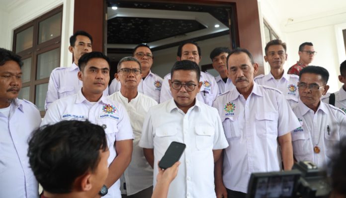 Gubernur Banten Andra Soni menerima perwakilan serikat buruh Kabupaten Serang di KP3B