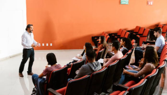 Ilustrasi KBM di perguran tinggi (Foto/iStockphoto)