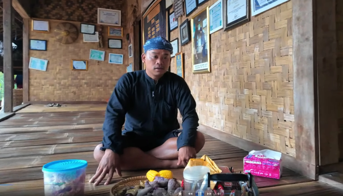 jaro Oom Kepala Desa Kanekes