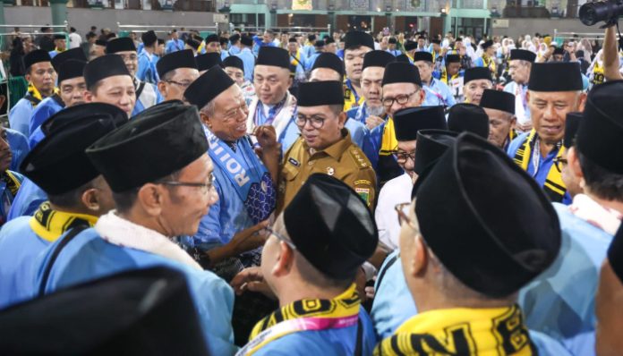 Jemaah haji kloter pertama asal Kota Tangerang diberangkatkan melalui Asrama Haji Cipondoh