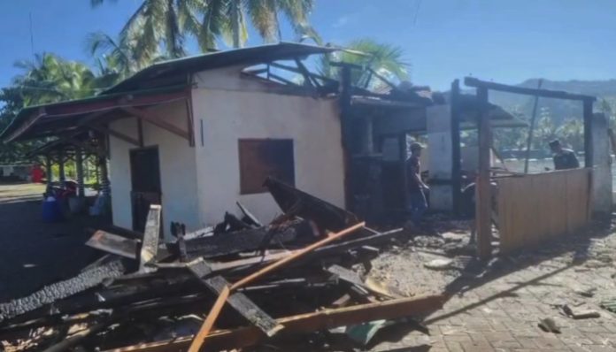 Kebakaran menghanguskan sebuah rumah makan di kawasan wisata Pantai Carita